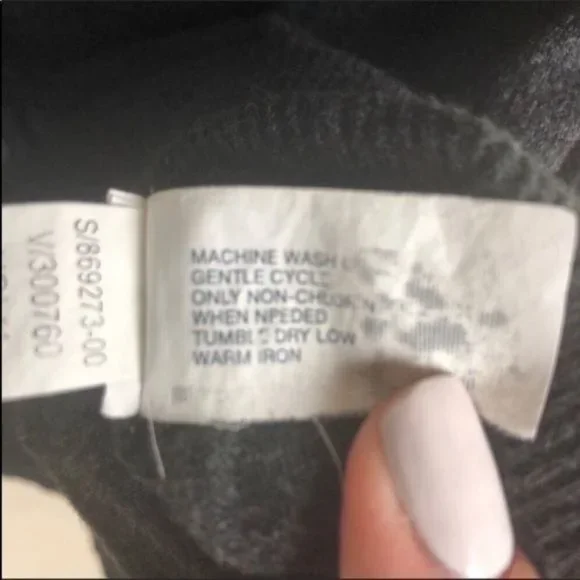 Gap cardigan. Gray with shadow pattern on fabric. Medium - Picture 8 of 8